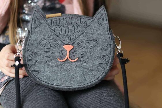 Szara filcowa torebka dla dziewczynki - Kot
