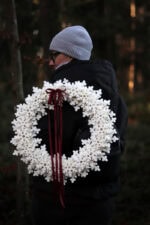 Duży wieniec z kremowymi filcowymi śnieżynkami - ostatni egzemplarz