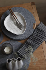 Okrągła filcowa podkładka pod talerz średnica 30cm.