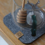 Podkładka filcowa w kształcie kwadratu z serduszkiem dla WOŚP