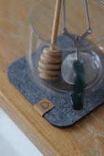 Podkładka filcowa w kształcie kwadratu z serduszkiem dla WOŚP