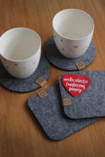 Podkładka filcowa w kształcie koła z serduszkiem dla WOŚP - obrazek 2