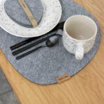 Filcowa podkładka o nieregularnym kształcie kamienia