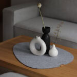 Filcowa serweta o nieregularnym kształcie kamienia 55x70cm