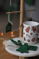 Zestaw czterech zielonych świątecznych filcowych zawieszek - obrazek 6