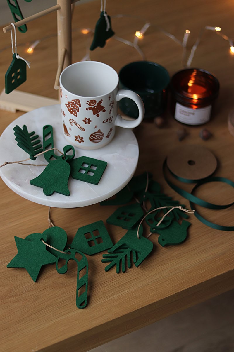 IMG_8466 Zestaw czterech zielonych świątecznych filcowych zawieszek - obrazek 1