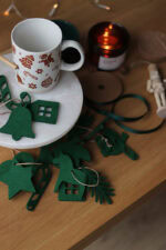 Zestaw czterech zielonych świątecznych filcowych zawieszek - obrazek 8